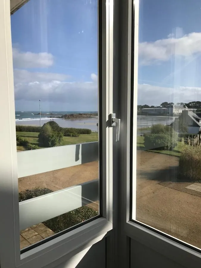 Studio Piscine Et Vue Mer contacts